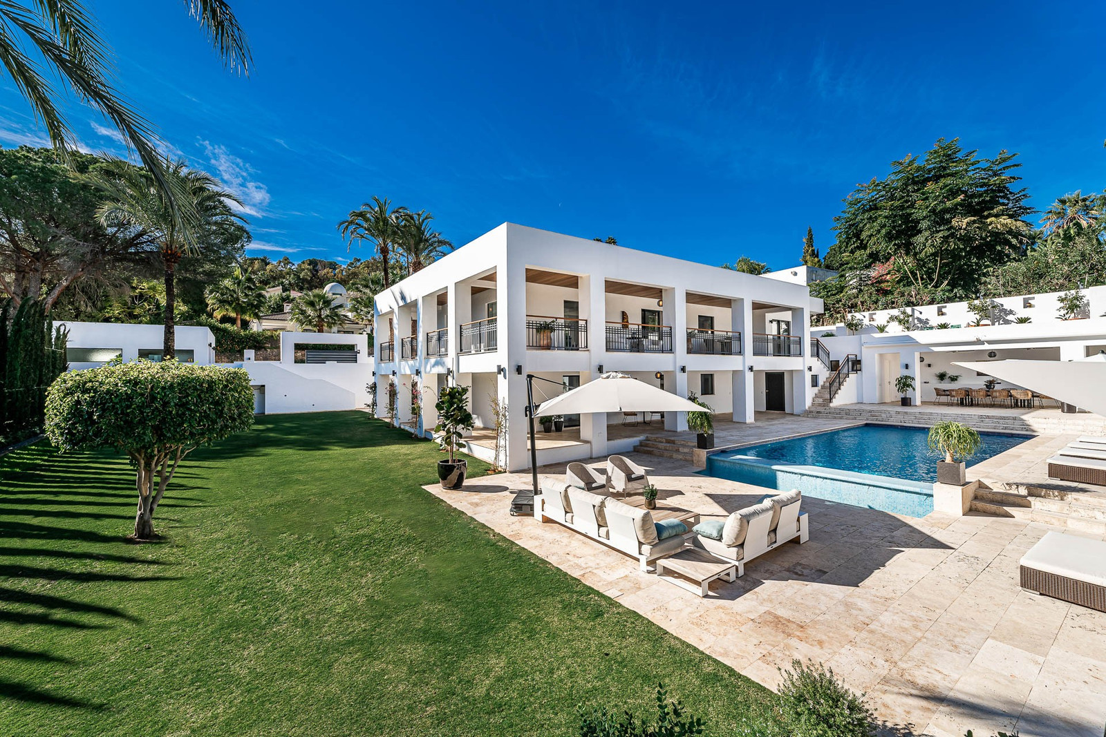 Modern villa 5 bedrooms 5 bathrooms Golf Las Brisas Nueva Andalucia Marbella for vacation rentals