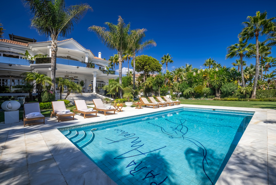 Modern Luxury Villa Puerto Banus direct on the Beach