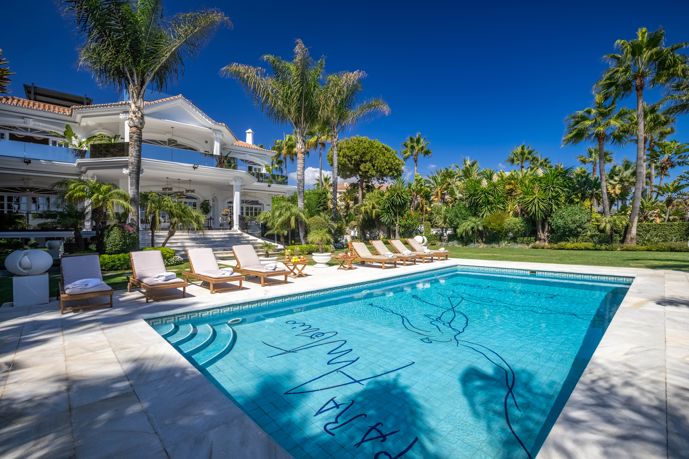 Modern Luxury Villa Puerto Banus direct on the Beach