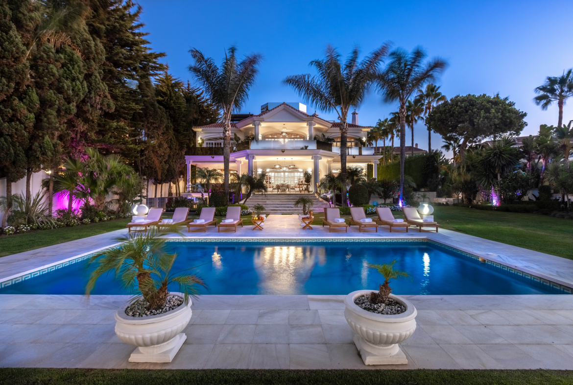 Luxury Mansion right on the beach Puerto Banus